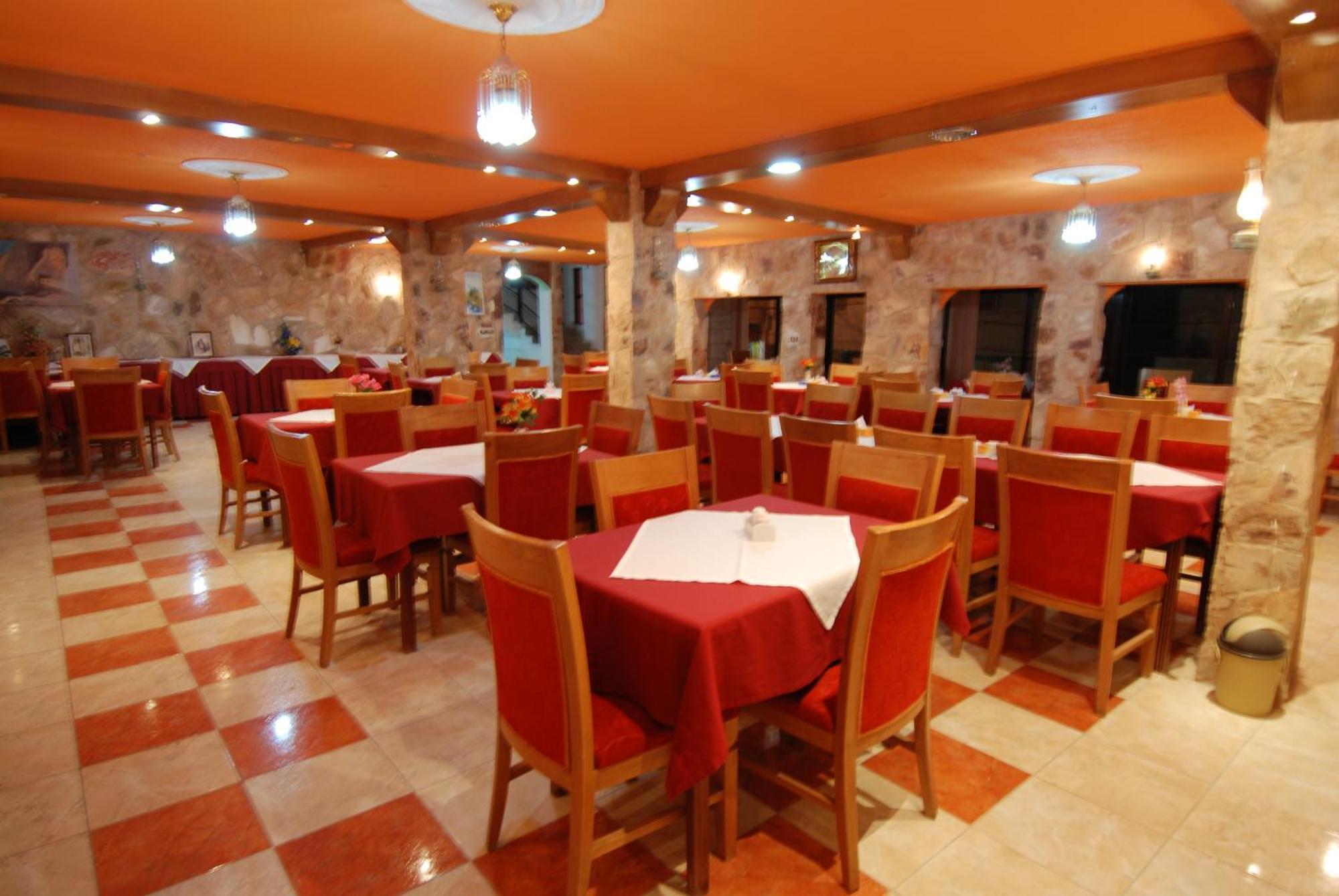 Al Rashid Hotel Vádi Músza Kültér fotó