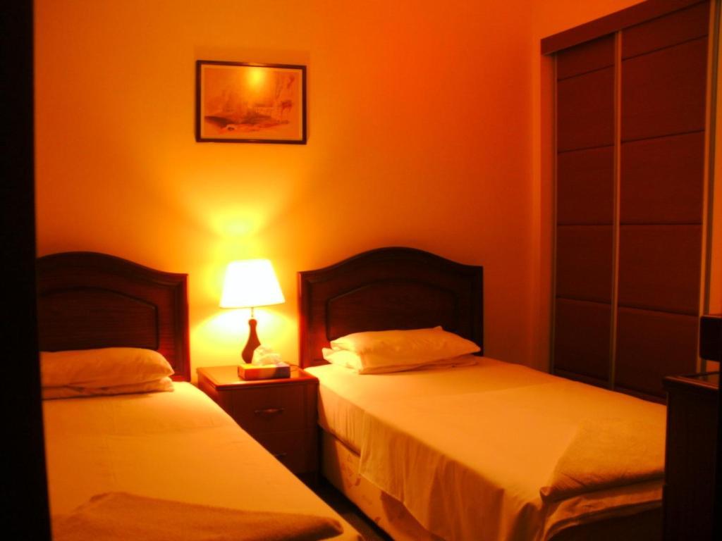 Al Rashid Hotel Vádi Músza Szoba fotó