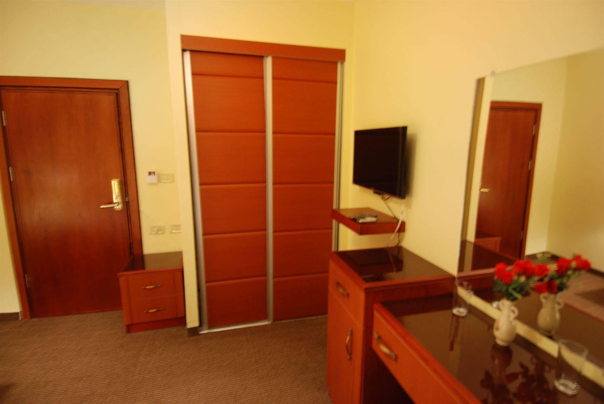 Al Rashid Hotel Vádi Músza Kültér fotó