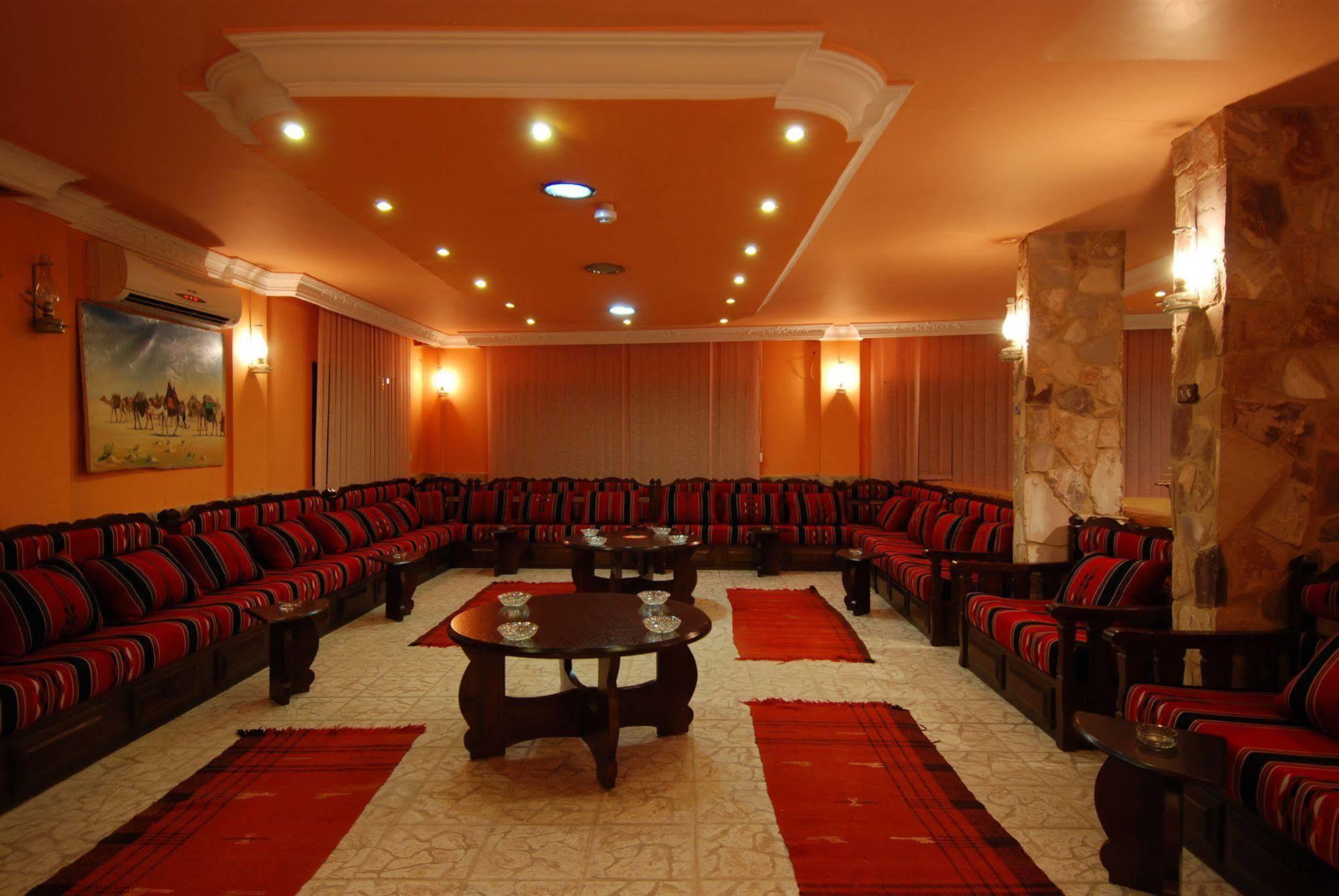 Al Rashid Hotel Vádi Músza Kültér fotó