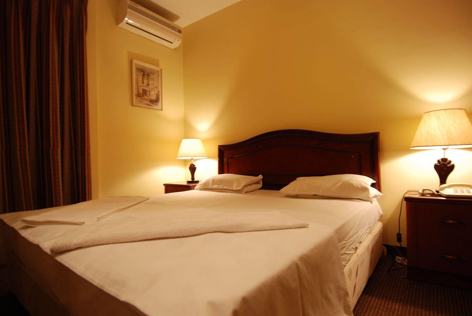 Al Rashid Hotel Vádi Músza Kültér fotó